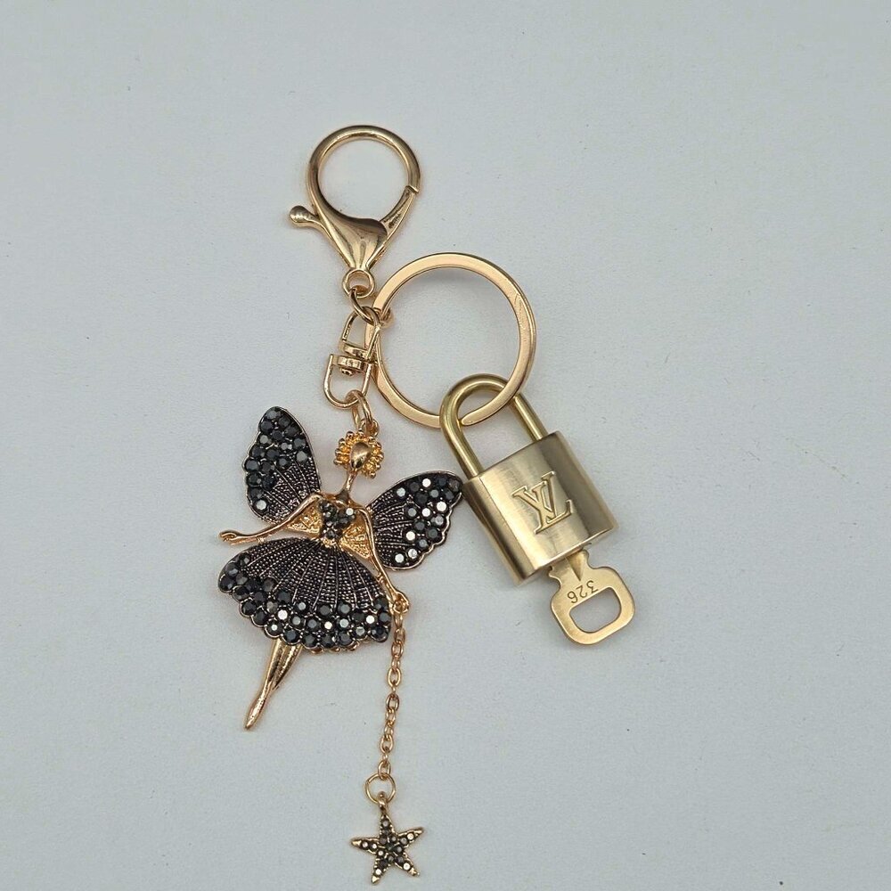Authentic Louis Vuitton Gold Padlock 🔑 Unbranded Fairy Keychain Bag Charm LV - Picture 6 of 8